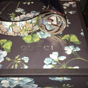 Gucci “bloom” belt